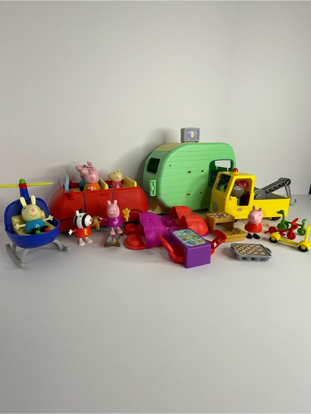 Peppa Pig Mega Lot 4 Vehicles 8 Figures 14 Accessories Talking Car F2184